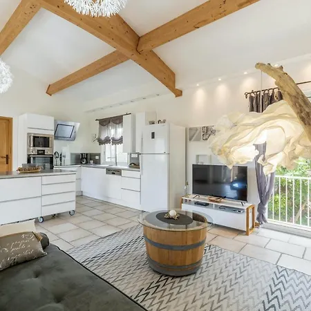 Maison Charmante A Avec Jardin Prive * Poussan