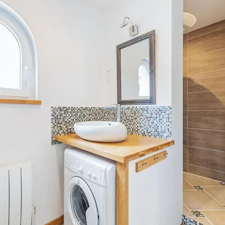 Holiday home Maison Charmante A Avec Jardin Prive