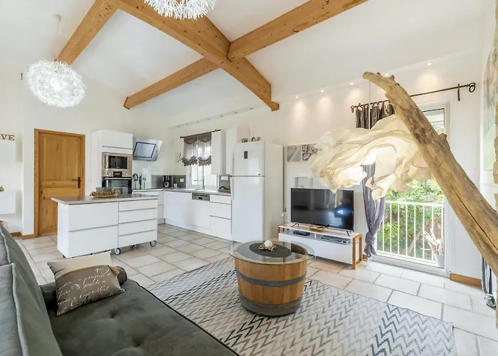 Maison Charmante A Avec Jardin Prive * Poussan