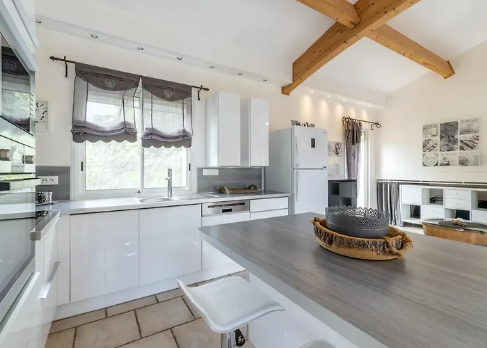 Σπίτι διακοπών Maison Charmante A Avec Jardin Prive